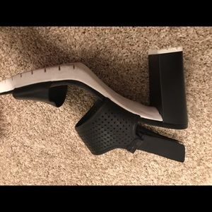 Sandles brand new Clark